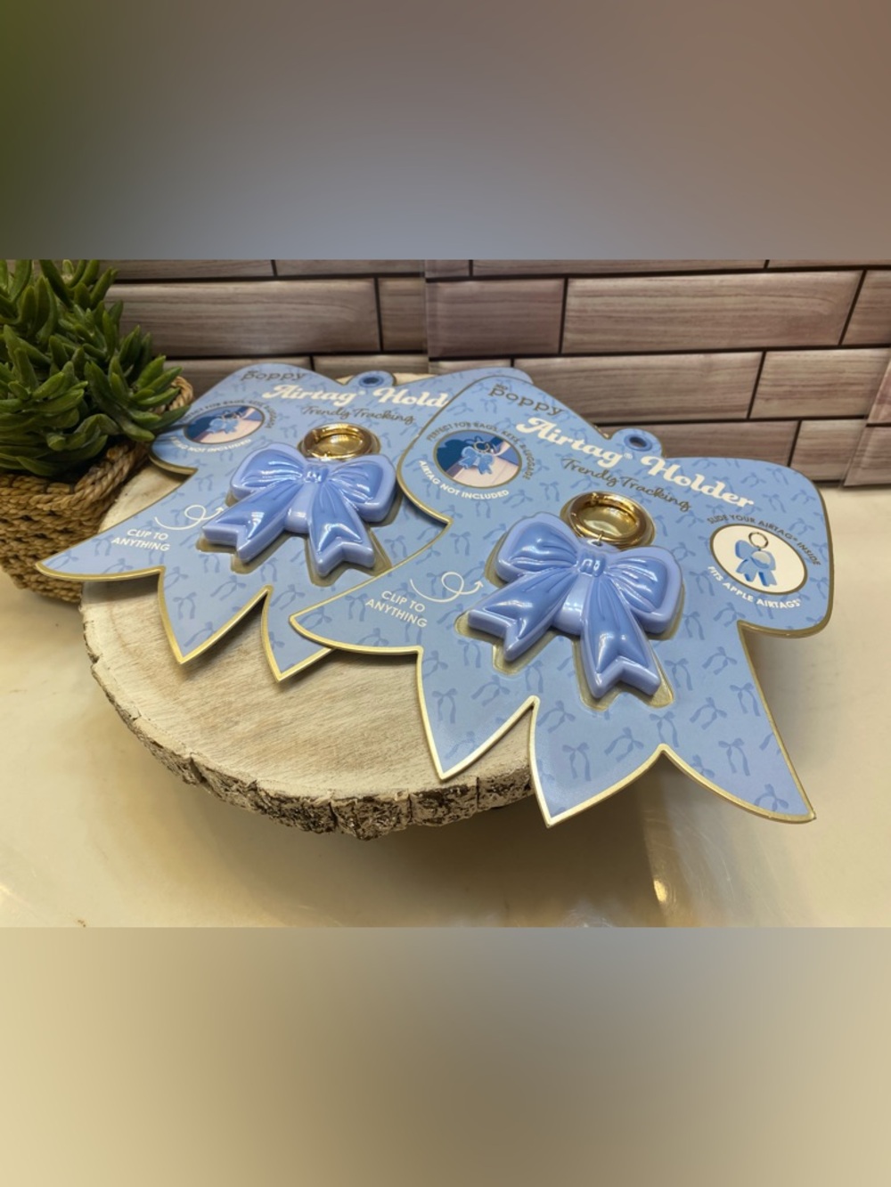 XO Poppy 🎀 (2)Bow AirTag Holder Baby Blue  Clip Keychain Apple AirTag New